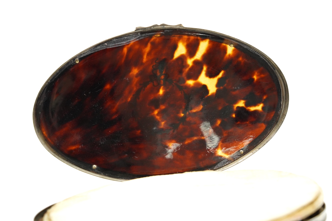 A George V silver and tortoiseshell mounted oval manicure box, E.S. Barnsley & Co Ltd, Birmingham, 1912, 13.5cm, incomplete. Condition - poor